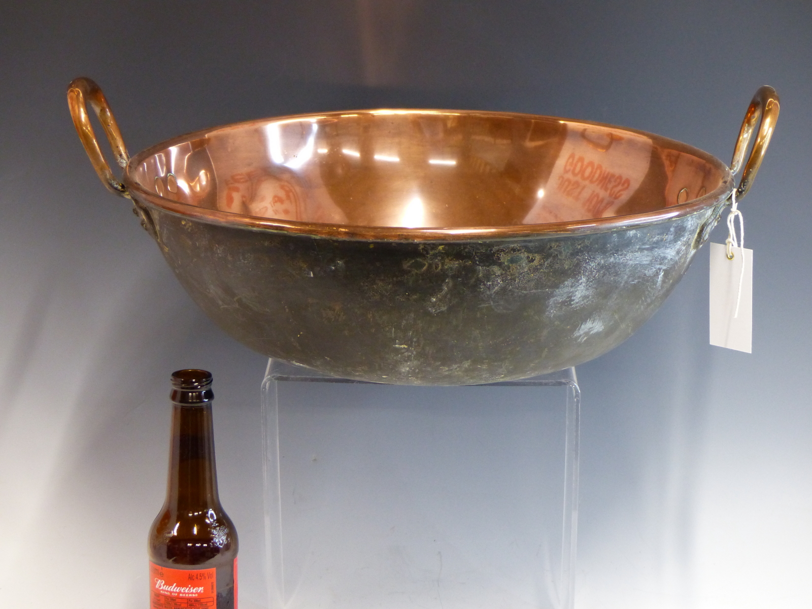 A LARGE VICTORIAN COPPER COUNTRY HOUSE KITCHEN MIXING BOWL. - Image 2 of 5