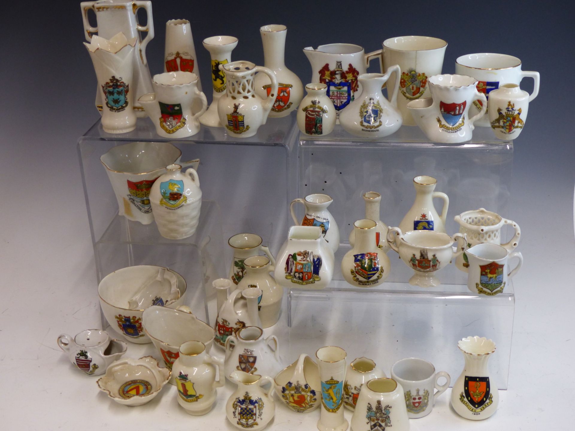 A COLLECTION OF VINTAGE CRESTED WARES INCLUDING TUSCAN, SAVOY, SHELLEY, ARCADIAN, AND OTHERS.