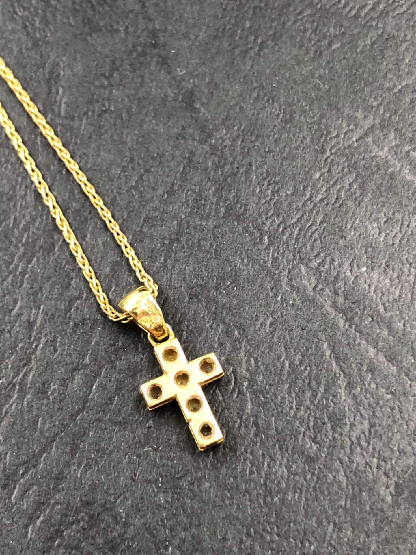 AN 18ct HALLMARKED GOLD SIGNED ASPREY DIAMOND SET CROSS AND CHAIN. MEASUREMENTS, CROSS INCLUDING - Image 3 of 3