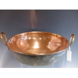 A LARGE VICTORIAN COPPER COUNTRY HOUSE KITCHEN MIXING BOWL.