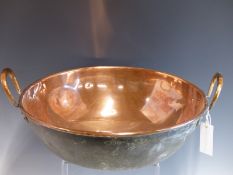 A LARGE VICTORIAN COPPER COUNTRY HOUSE KITCHEN MIXING BOWL.