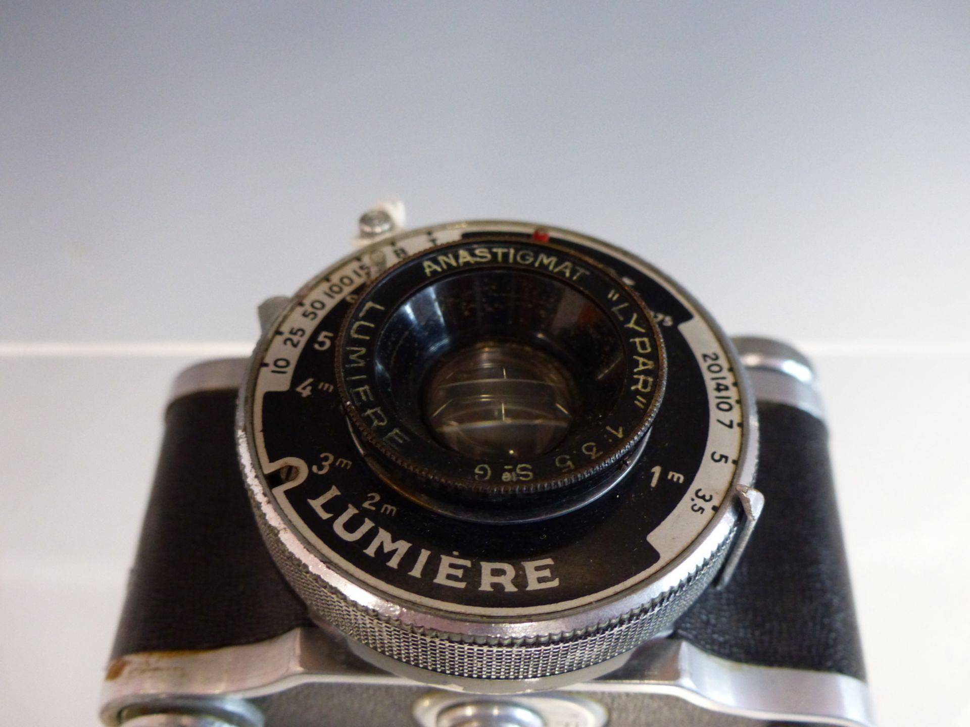 A VINTAGE ELJY LUMIERE MINIATURE ROLL FILM CAMERA WITH "LYPAR" LENS. - Image 4 of 4