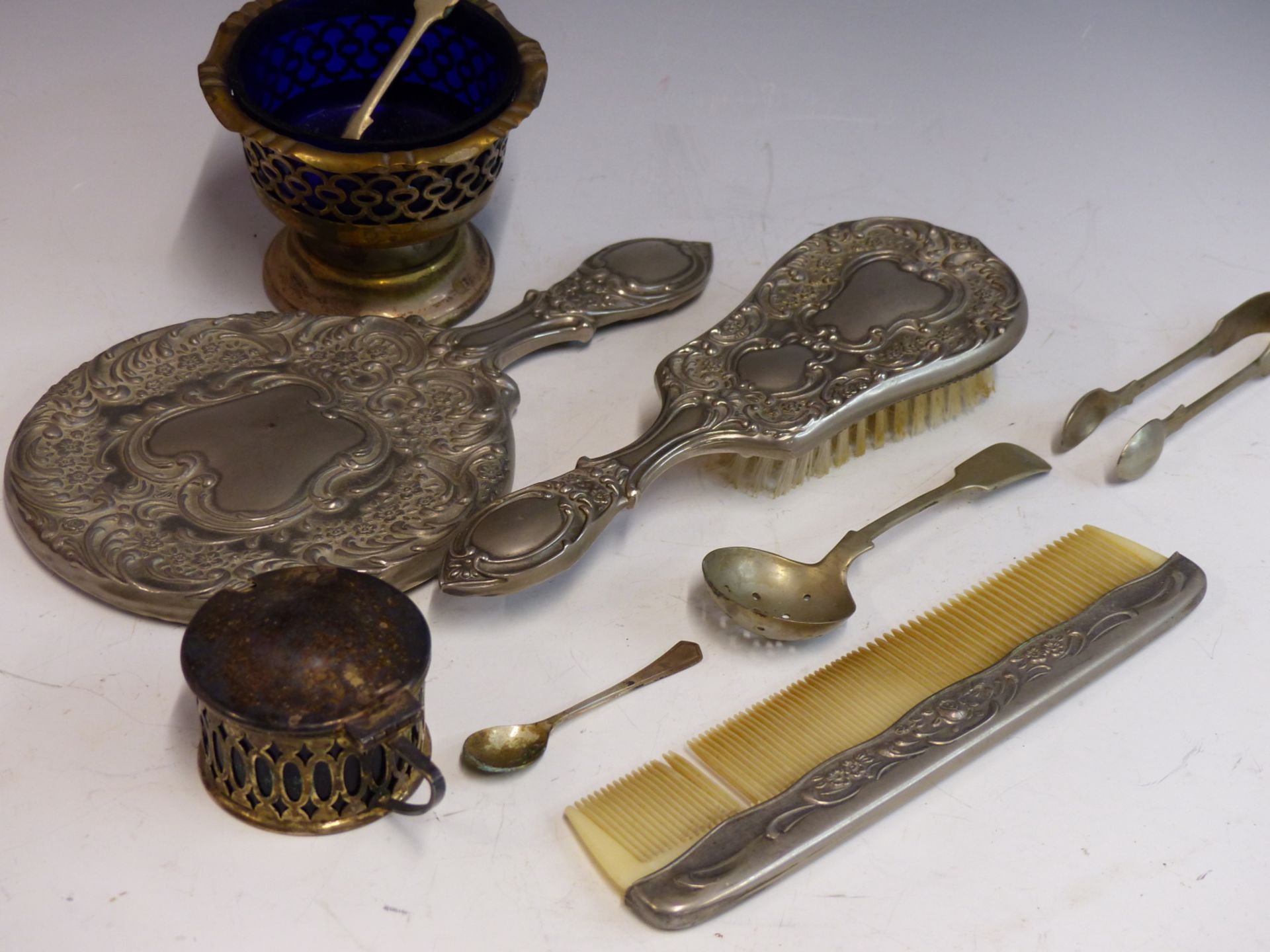 PLATED CUTLERY CONTAINED IN THREE BOXES TOGETHER WITH A PART DRESSING TABLE SET, AND OTHER PLATED - Image 5 of 5