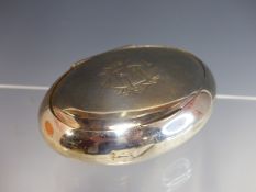 A HALLMARKED SILVER TOBBACCO BOX WITH HINGED LID. CHESTER HALLMARKS.