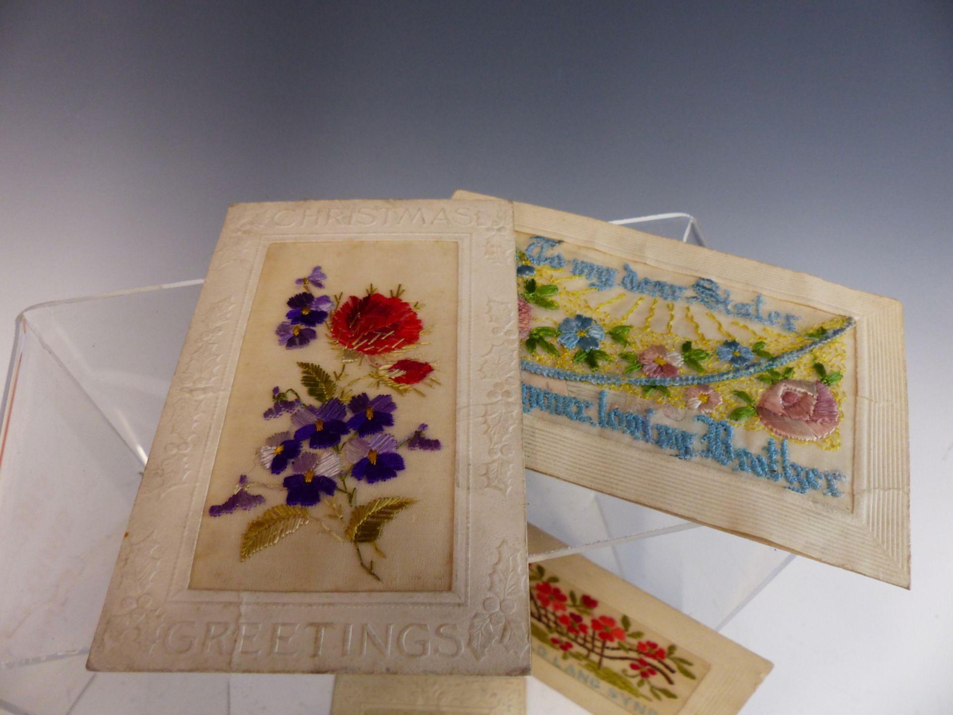 SIX WWI PERIOD SILK EMBROIDERED SWEETHEART POSTCARDS AND AN ARABIC COIN WITH A NOTE STATING "GIFT - Image 5 of 10