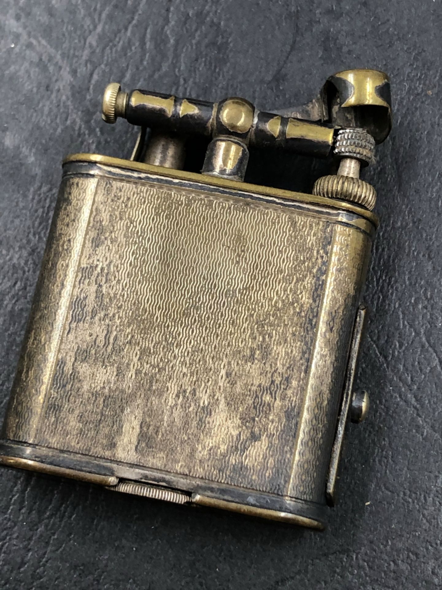 A VINTAGE DUNHILL SILVER PLATED LIGHTER WITH UNUSUAL PROJECTING WICK FEATURE. - Image 3 of 5