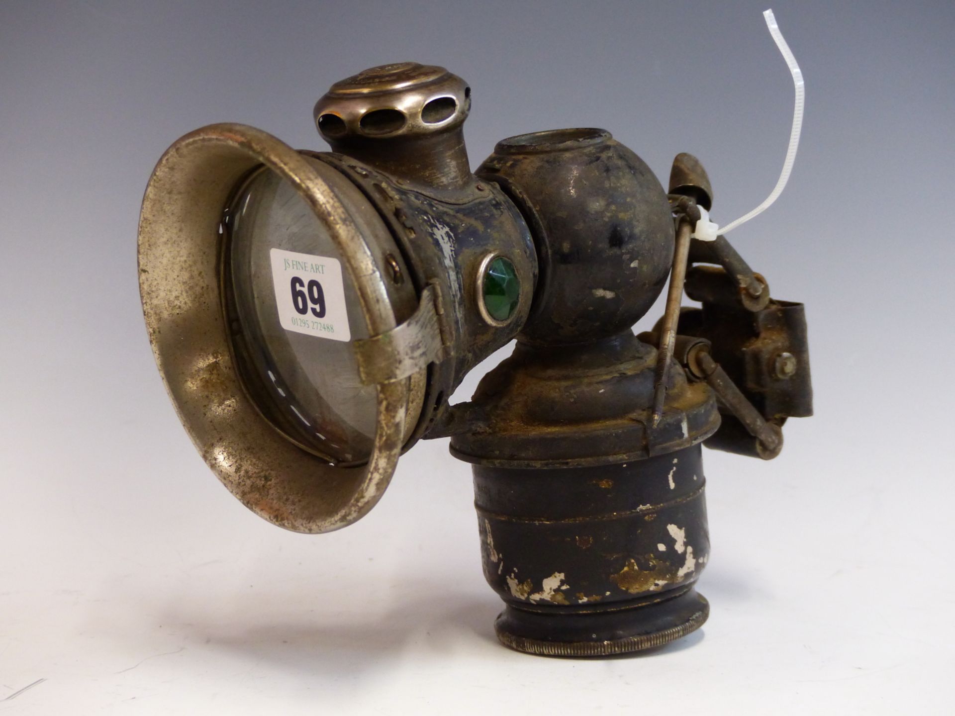 A VINTAGE LUCAS ACETYLENE "CALCIA TOURA" CYCLE LAMP.