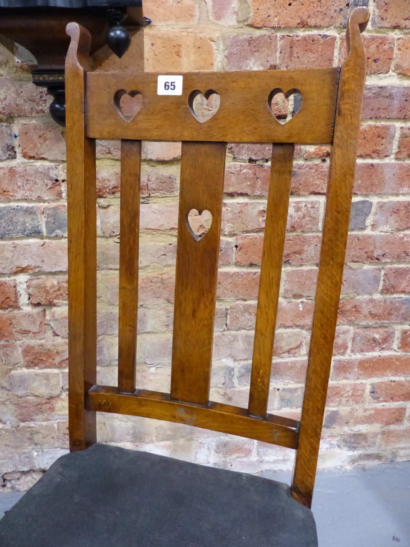 A PAIR OF EARLY 20th CENTURY ARTS AND CRAFTS STYLE OAK DINING CHAIRS WITH PIERCED HEART BACKS AND - Image 2 of 4