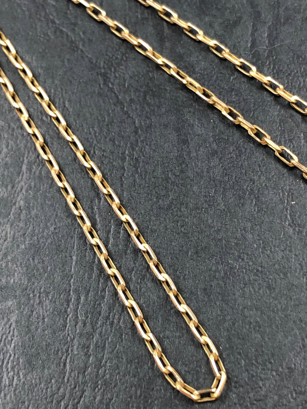 A UNOAERRE ITALIAN 9ct GOLD SQUARE BELCHER CHAIN. LENGTH 47cms. WEIGHT 4.37grms. - Image 2 of 2