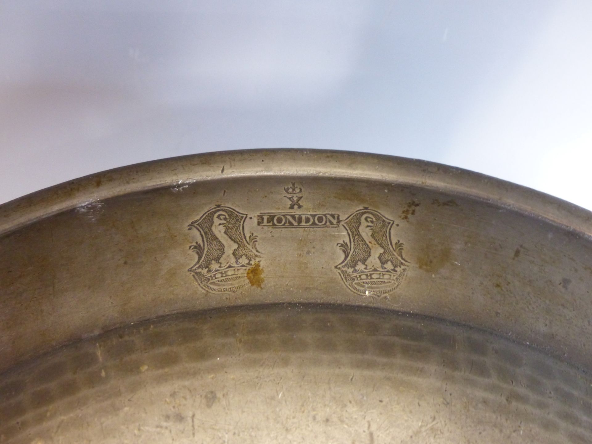 AN 18TH CENTURY PEWTER CHARGER WITH WELL DEFINED LONDON TOUCH MARKS FOR SAMUEL DUNCOMBE. TOGETHER - Image 3 of 9