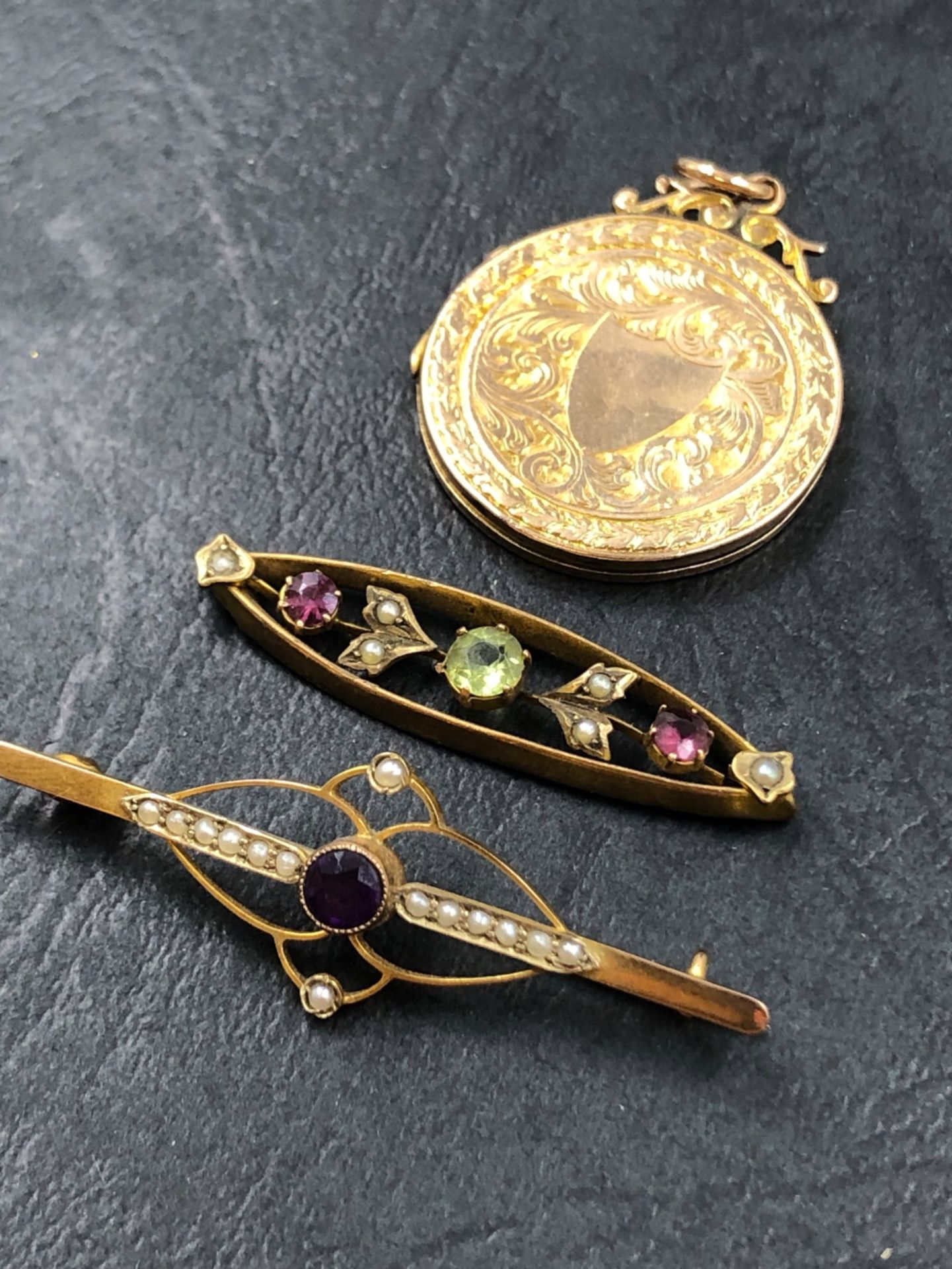 A 9ct GOLD HALLMARKED EDWARDIAN BAR BROOCH, OF SUFFRAGETTE INFLUENCE, FOR C M WRIGHTON, CHESTER - Image 2 of 3