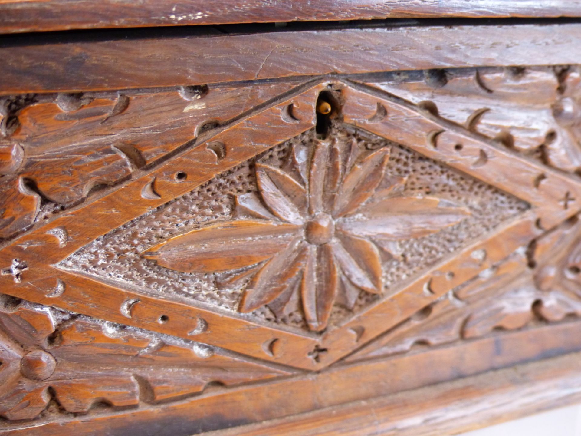 A VICTORIAN CARVED OAK MONEY CASKET, CARVED FROM BEAMS OF HMS FOUDROYANT. - Image 3 of 5