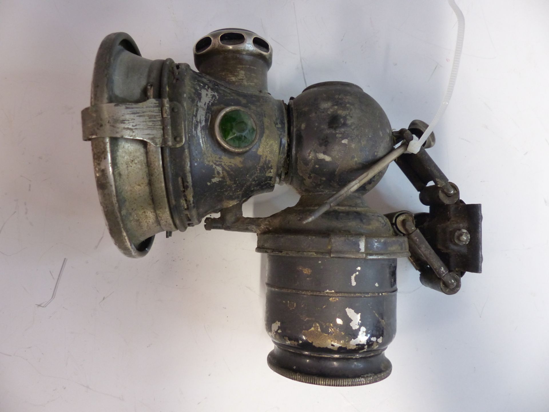 A VINTAGE LUCAS ACETYLENE "CALCIA TOURA" CYCLE LAMP. - Image 3 of 3