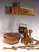 A COLLECTION OF VINTAGE METALWARE TO INCLUDE COPPER BEAKER FORM CHOCOLATE MOULDS, A PAIR OF COPPER