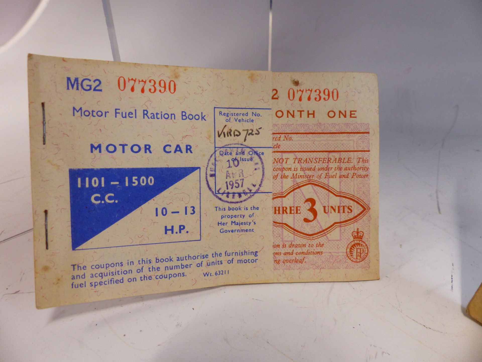 AN INTERESTING JUNIOR WOMEN'S AIR CORPS SIDE CAP TOGETHER WITH TWO 1950'S RATION BOOKS. - Image 5 of 5
