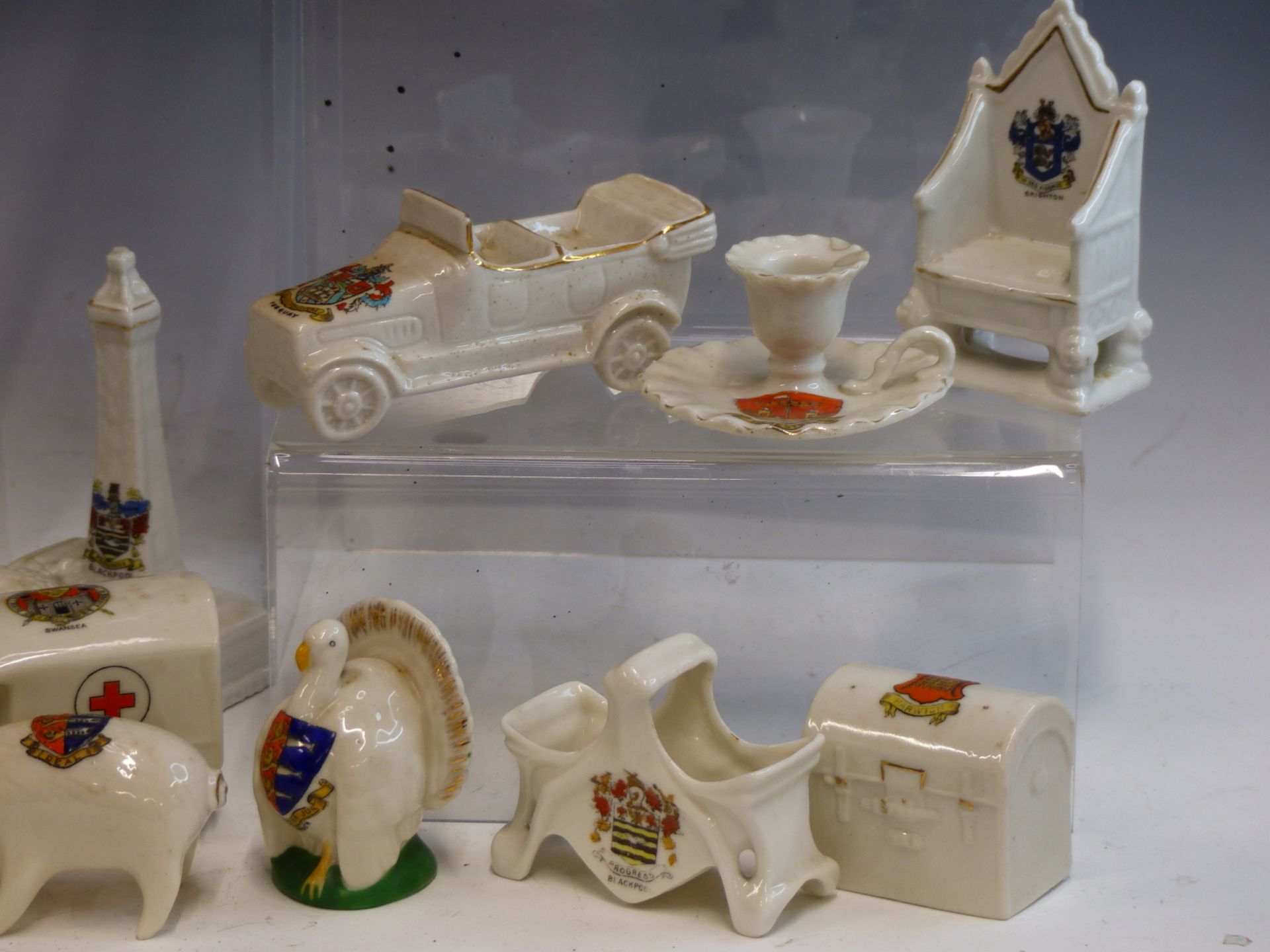 A COLLECTION OF VINTAGE CRESTED WARES INCLUDING SHELLEY, CARLTON CHINA, ARCADIAN, AND OTHERS. - Image 2 of 5