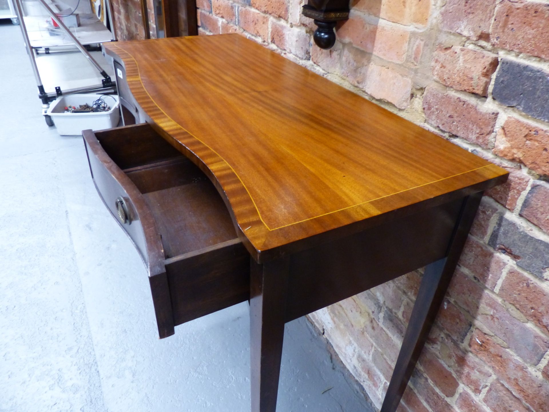 G.T RACKSTRAW , A GEORGE III STYLE MAHOGANY SERPENTINE FRONT SERVING SIDE TABLE WITH TWO DRAWERS. - Image 4 of 4