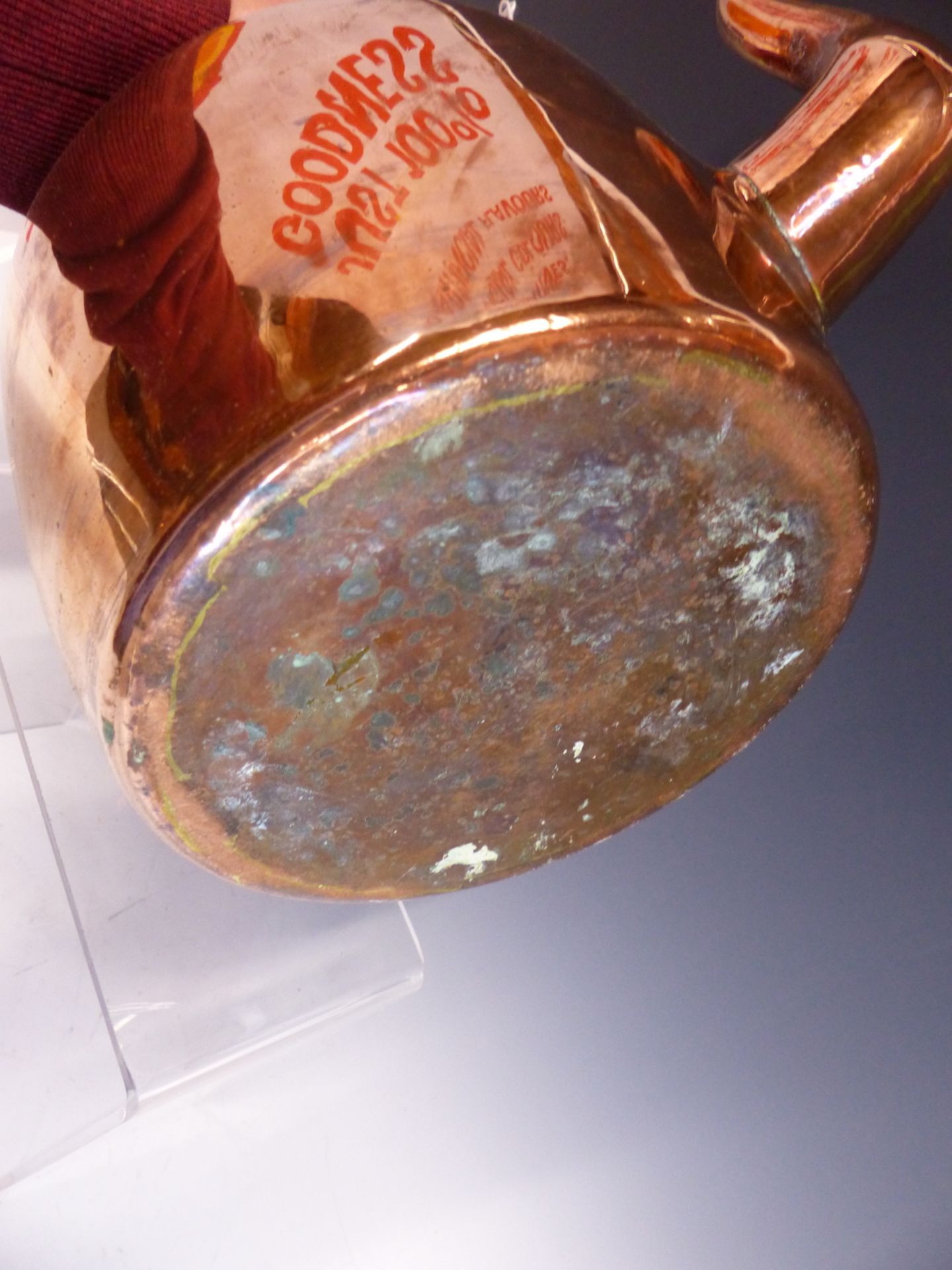 A LARGE EARLY VICTORIAN COPPER KETTLE. - Image 3 of 3