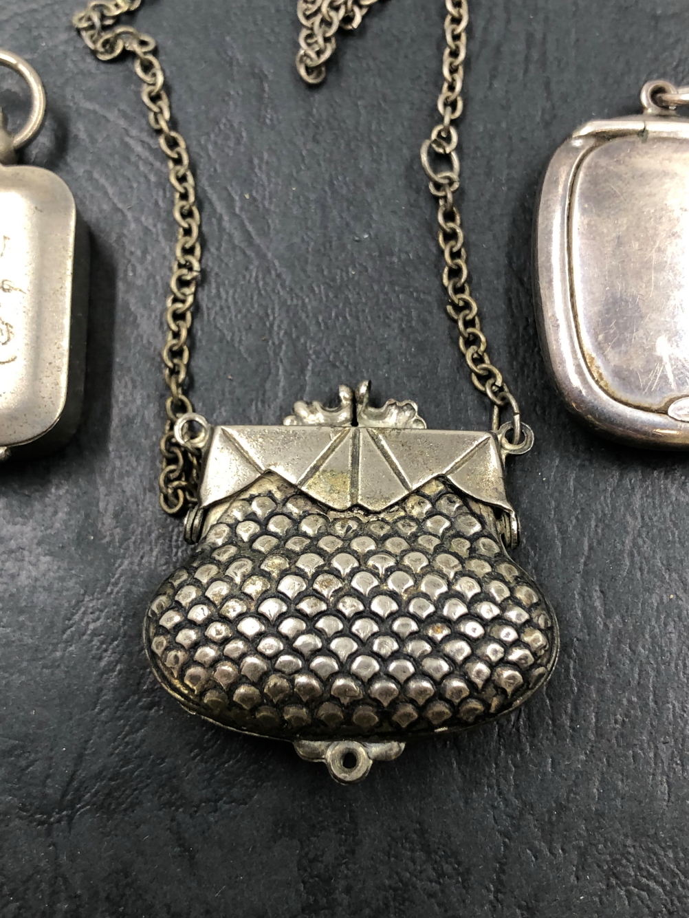 A HALLMARKED SILVER SNUFF BOX WITH SUSPENSION RING, A NICKEL PURSE WITH CHAIN, AND A NICKEL MONOGRAM - Image 3 of 4