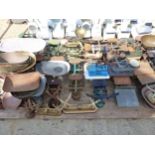 A LARGE COLLECTION OF VARIOUS ANTIQUE AND LATER KITCHEN SCALES.