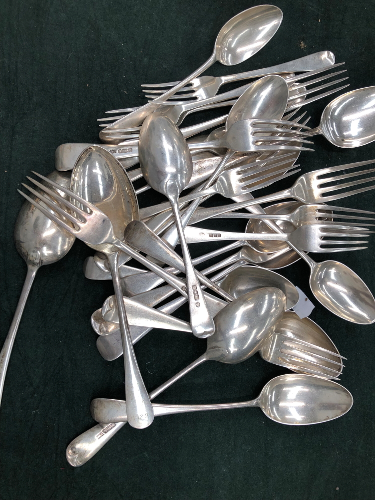 A QUANTITY OF VARIOUS ANTIQUE AND LATER HALLMARKED SILVER CUTLERY, 1621grms.