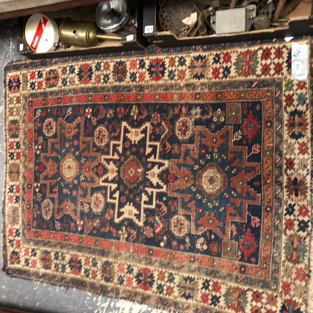 AN ANTIQUE CAUCASIAN RUG 136 x 104 cm - Image 2 of 10