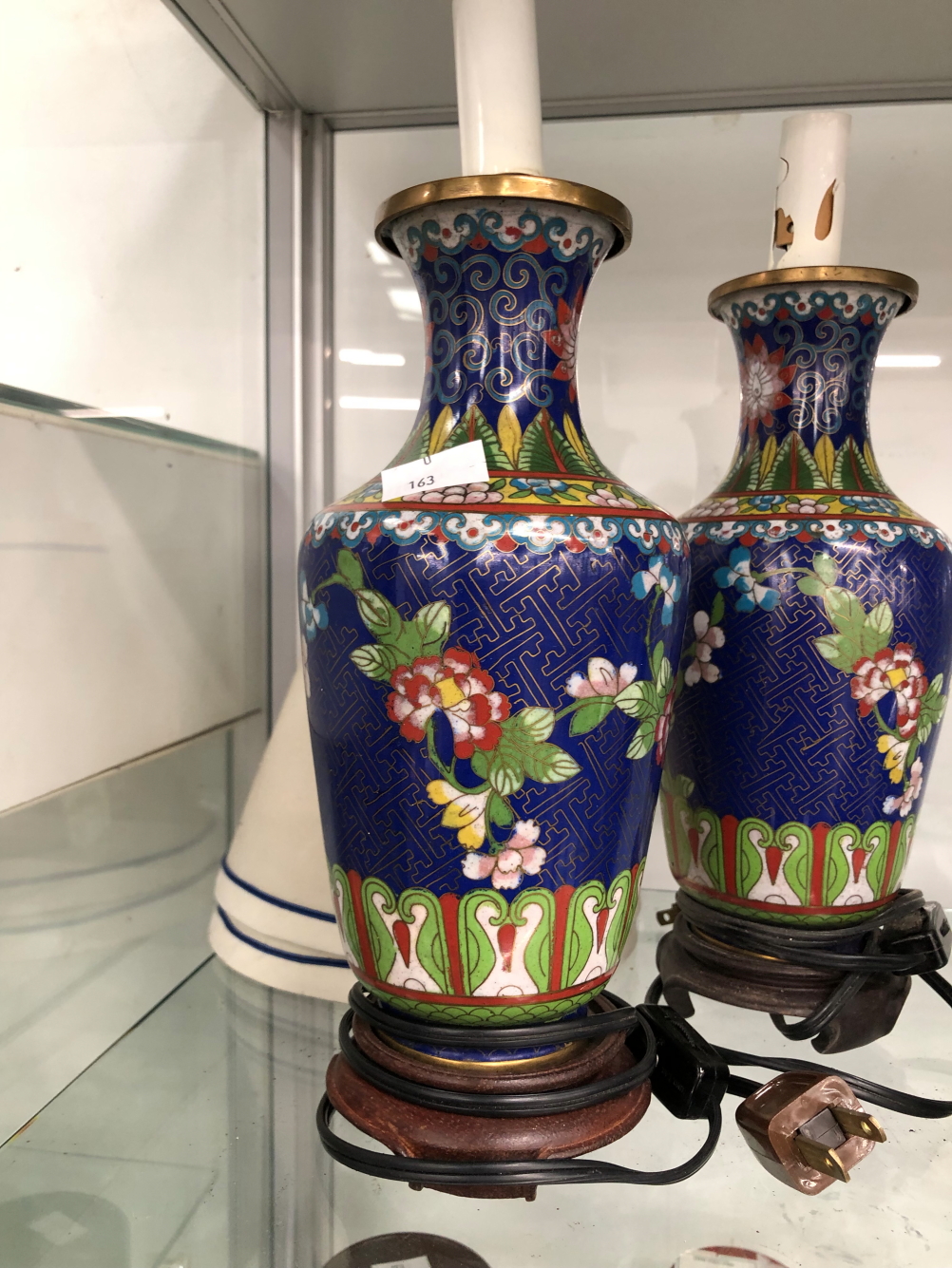 CHINESE CLOISONNE: PAIRS OF VASES, TABLE LAMPS AND CANDLESTICKS TOGETHER WITH TWO SINGLE VASES - Image 35 of 39