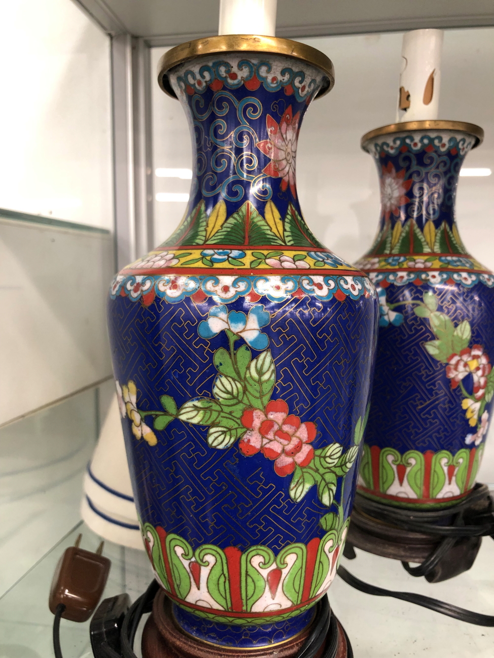 CHINESE CLOISONNE: PAIRS OF VASES, TABLE LAMPS AND CANDLESTICKS TOGETHER WITH TWO SINGLE VASES - Image 33 of 39