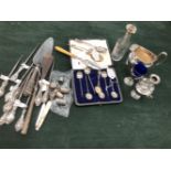 A COLLECTION OF VARIOUS SILVER MOUNTED BUTTON HOOKS ETC, TOGETHER WITH SILVER GILT SPOON, A