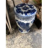 A CHINESE BLUE AND WHITE PORCELAIN GARDEN SEAT