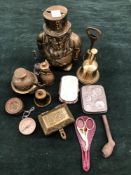 A GROUP OF BRASS WARES, A SMALL WHITE METAL TABLE BELL, A COMPASS AND A POCKET COIN HOLDER ETC
