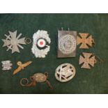 A GERMAN NAZI BADGE AND BELT BUCKLE, A 1939 NAZI CROSS, CAP BADGES AND TWO BRITISH PROPAGANDA