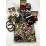 A QUANTITY OF ASSORTED COSTUME JEWELLERY TO INCLUDE EARRINGS, CUFFLINK'S, PEARLS- SOME WITH 9ct GOLD