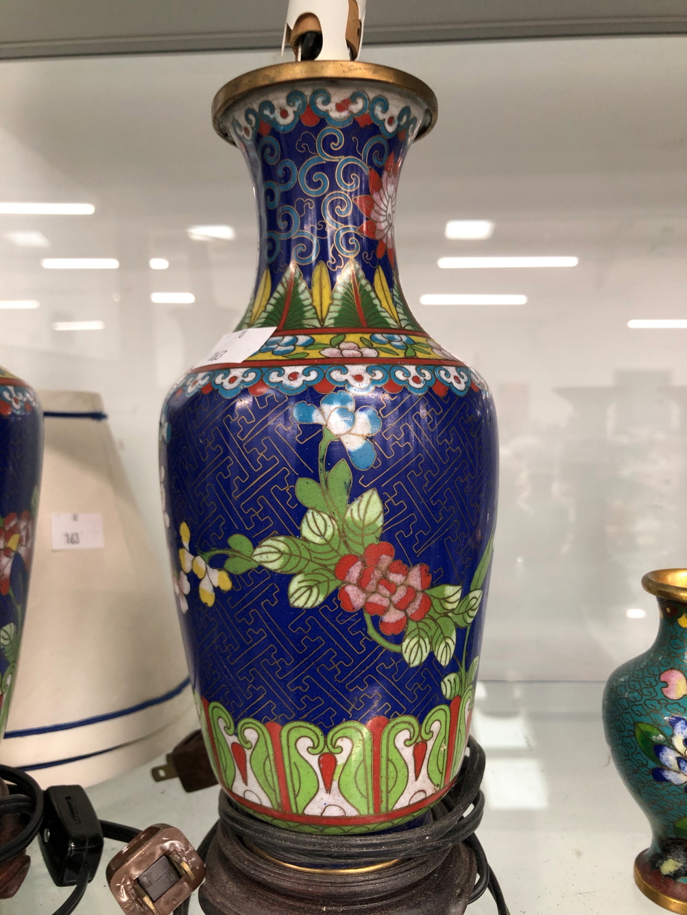 CHINESE CLOISONNE: PAIRS OF VASES, TABLE LAMPS AND CANDLESTICKS TOGETHER WITH TWO SINGLE VASES - Image 37 of 39