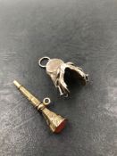 A HALLMARKED SILVER SADDLE FOB. WEIGHT 16.07grms TOGETHER WITH AN ANTIQUE WATCH KEY WITH CARNELIAN