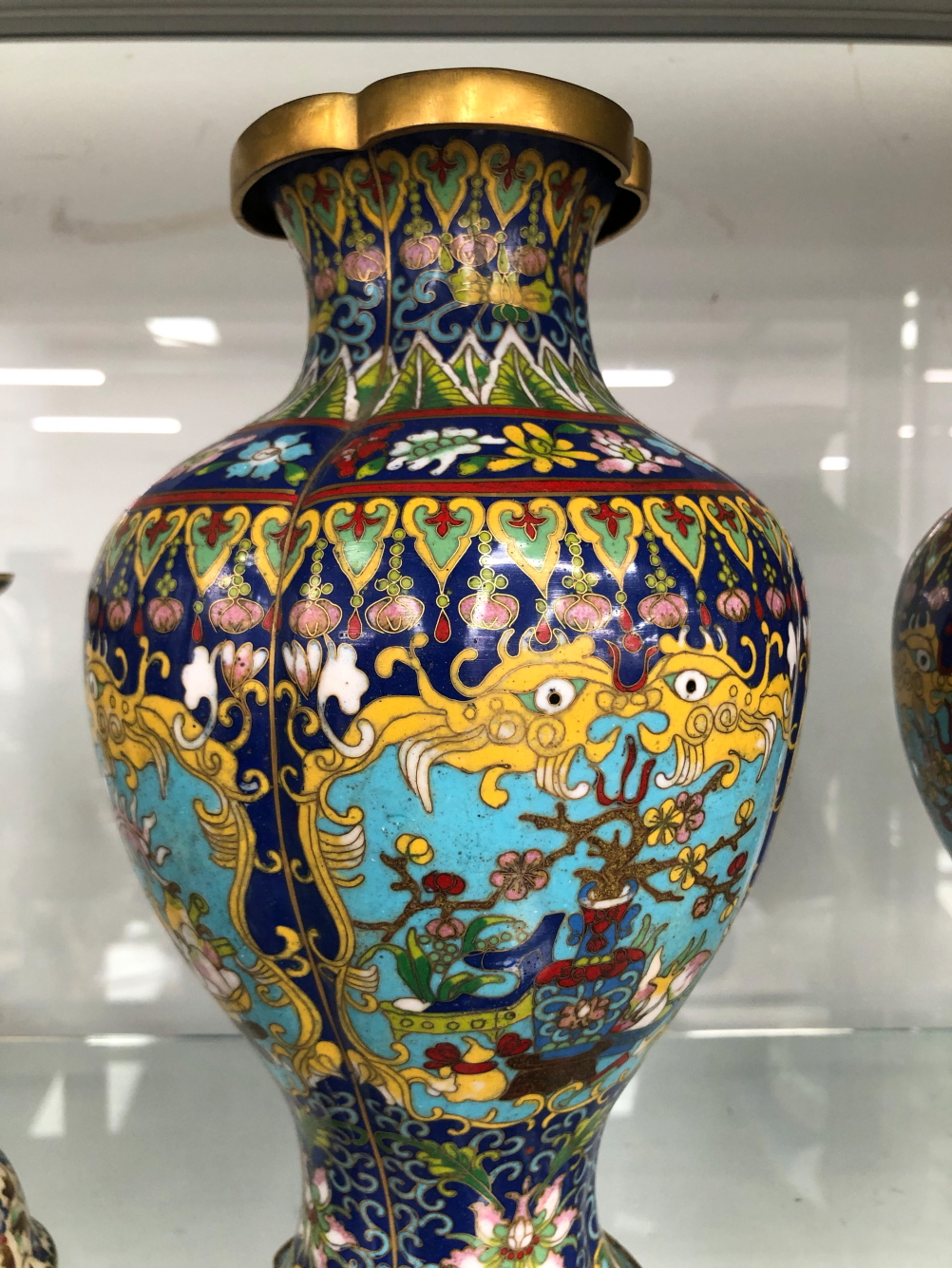 CHINESE CLOISONNE: PAIRS OF VASES, TABLE LAMPS AND CANDLESTICKS TOGETHER WITH TWO SINGLE VASES - Image 22 of 39