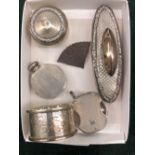 A HALLMARKED SILVER POCKET MAGNIFYING GLASS, A SIMILAR MINIATURE SCENT BOTTLE, A LIDDED BOX, A