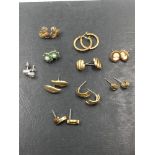 TEN PAIRS OF EARRINGS TO INCLUDE SOME WITH 9ct GOLD HALLMARKS, OTHERS WITH NO ASSAY MARKS. ALL