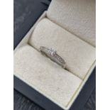 AN 18ct WHITE GOLD HALLMARKED DIAMOND SOLITAIRE RING WITH DIAMOND SHOULDERS. TOTAL DIAMOND WEIGHT