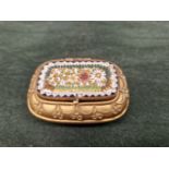 A 19th CENTURY ITALIAN GILT BOX WITH GLASS MICRO MASAIC DECORATED TO THE LID