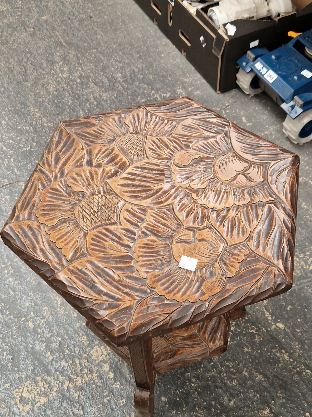 AN ARTS AND CRAFTS SIDE TABLE CARVED WITH FLORAL DESIGN IN THE MANNER OF LIBERTY AND CO.. THIS DESIG - Image 2 of 4