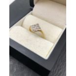 AN 18ct GOLD STAMPED DIAMOND SHAPE GEMSET CLUSTER RING. FINGER SIZE K 1/2. NO ASSAY MARKS. WEIGHT