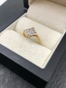 AN 18ct GOLD STAMPED DIAMOND SHAPE GEMSET CLUSTER RING. FINGER SIZE K 1/2. NO ASSAY MARKS. WEIGHT