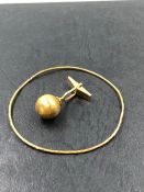 A SINGLE GOLD CUFFLINK, NO ASSAY MARKS, STAMPED 14K, ASSESSED AS 14ct GOLD. WEIGHT 4.12grms,