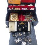 A COLLECTION OF SILVER JEWELLERY, AND COSTUME JEWELLERY CONTAINED IN A VINTAGE JEWELLERY BOX TO