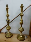 A PAIR OF EASTERN BRASS CANDLESTICK TABLE LAMPS TOGETHER WITH A COPPER COACHING HORN