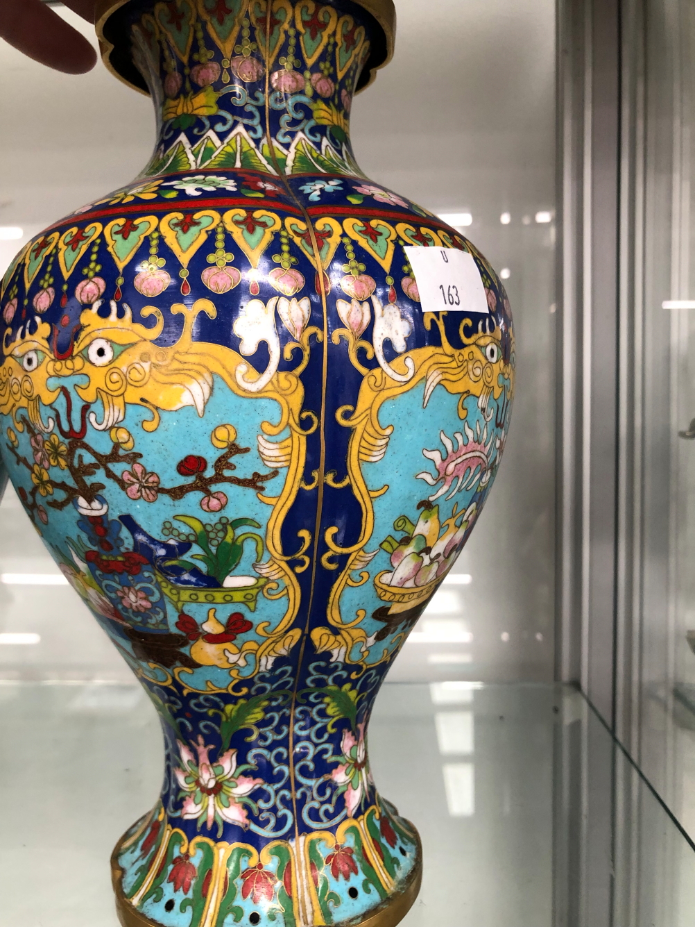 CHINESE CLOISONNE: PAIRS OF VASES, TABLE LAMPS AND CANDLESTICKS TOGETHER WITH TWO SINGLE VASES - Image 24 of 39