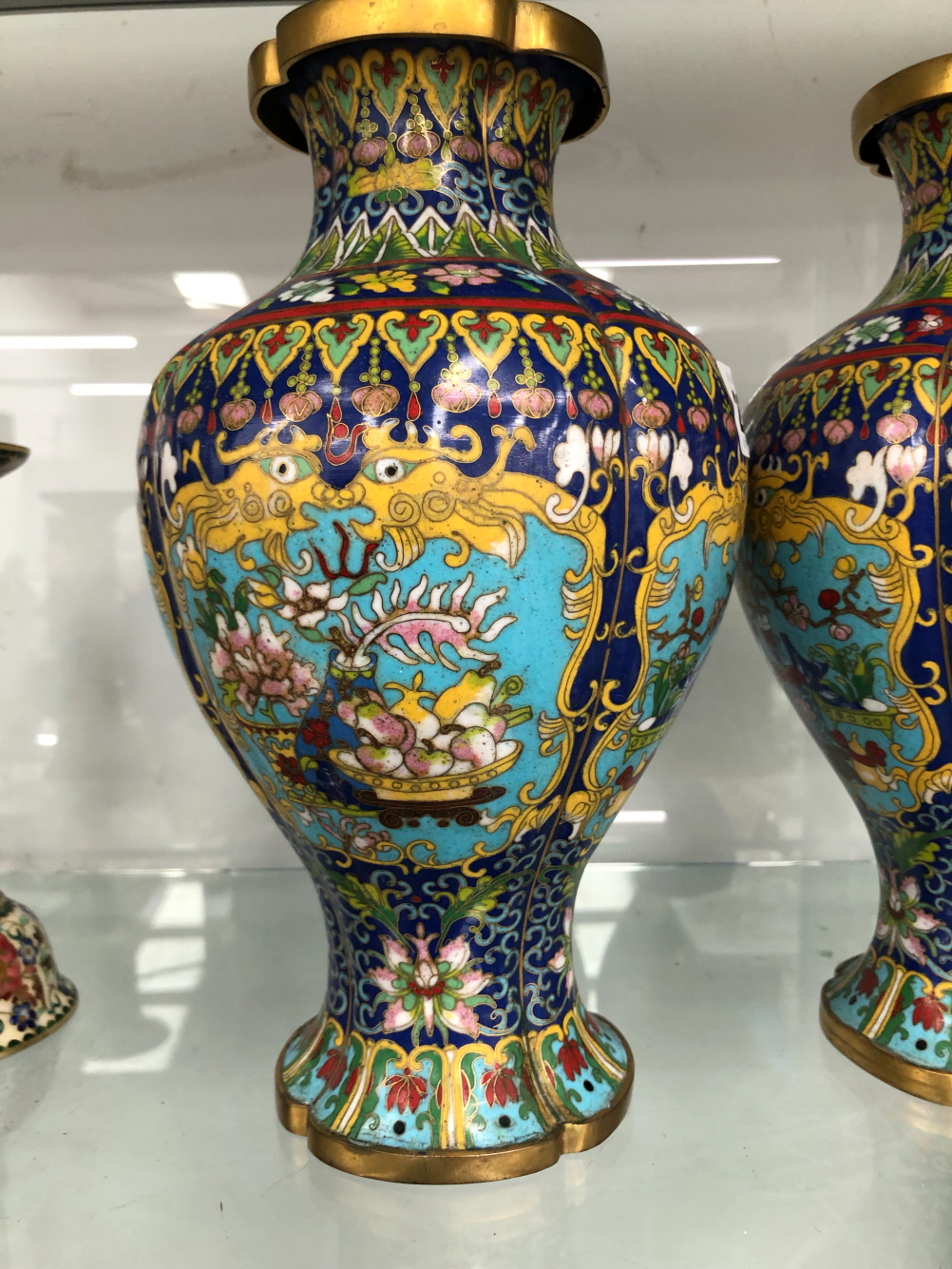 CHINESE CLOISONNE: PAIRS OF VASES, TABLE LAMPS AND CANDLESTICKS TOGETHER WITH TWO SINGLE VASES - Image 20 of 39