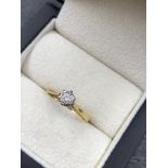 AN 18ct HALLMARKED GOLD DIAMOND SOLITAIRE RING. FINGER SIZE M. WEIGHT 2.37grms.