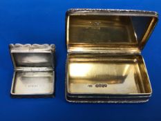 A SILVER SNUFF BOX BY THOMAS EDWARDS, LONDON 1838, THE RECTANGULAR LID WITH A RAISED FLORAL BAND